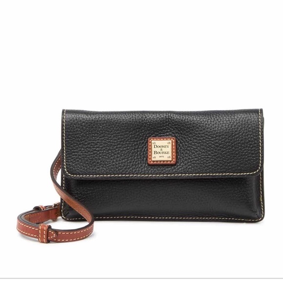 Dooney & Bourke Handbags - Dooney & Bourke black crossbody bag NWT